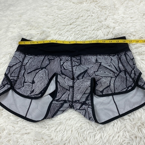 Lululemon Speed Short Dottie Tribe White Black / Black - Picture 3 of 7
